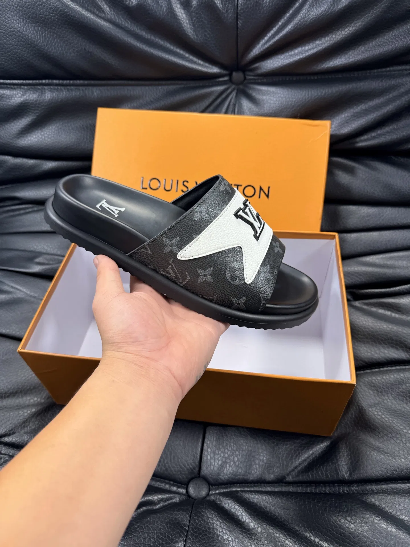 LV 27FW LDWAQLG 021 슬리퍼 6