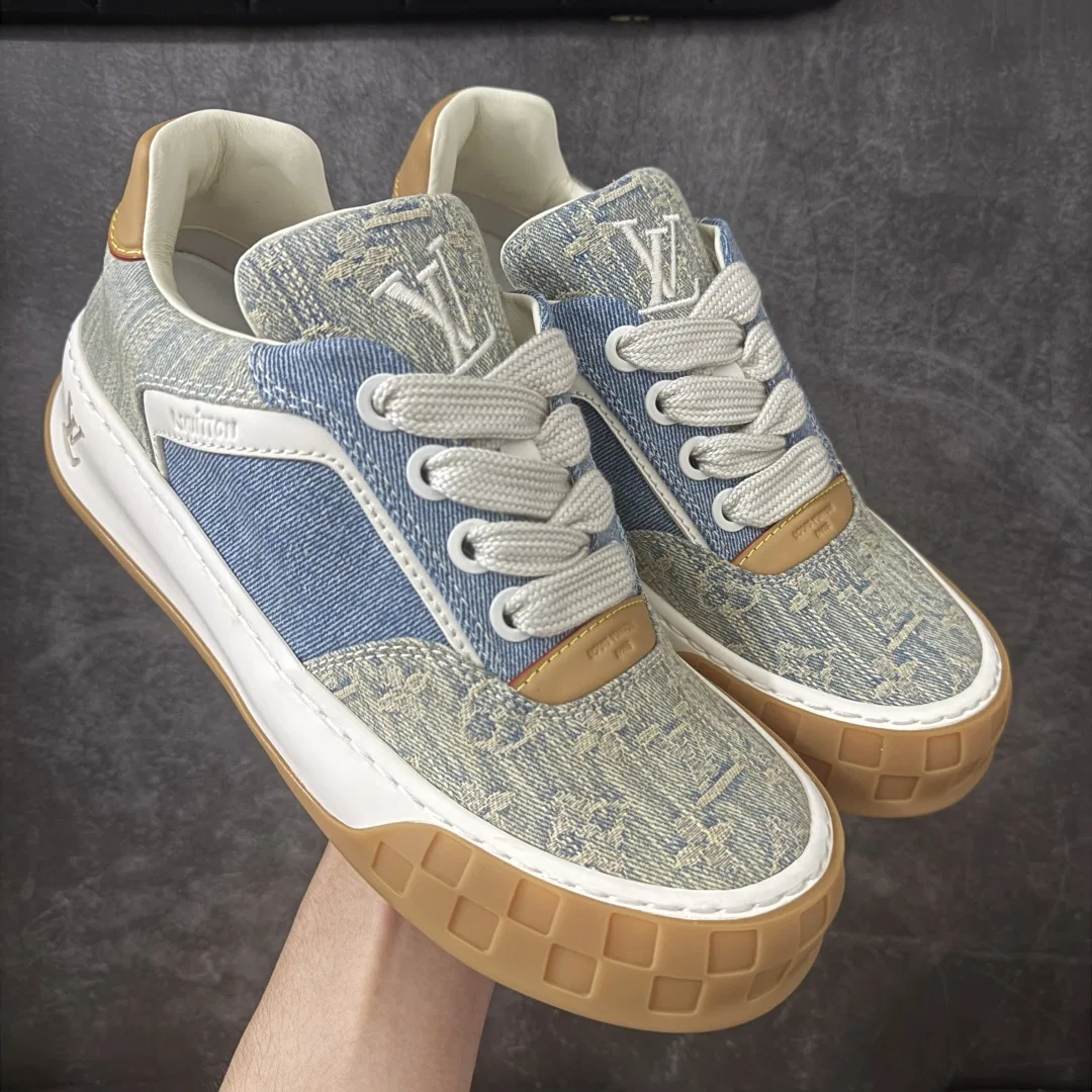 LV 27FW LDWAQLG 023 스니커즈