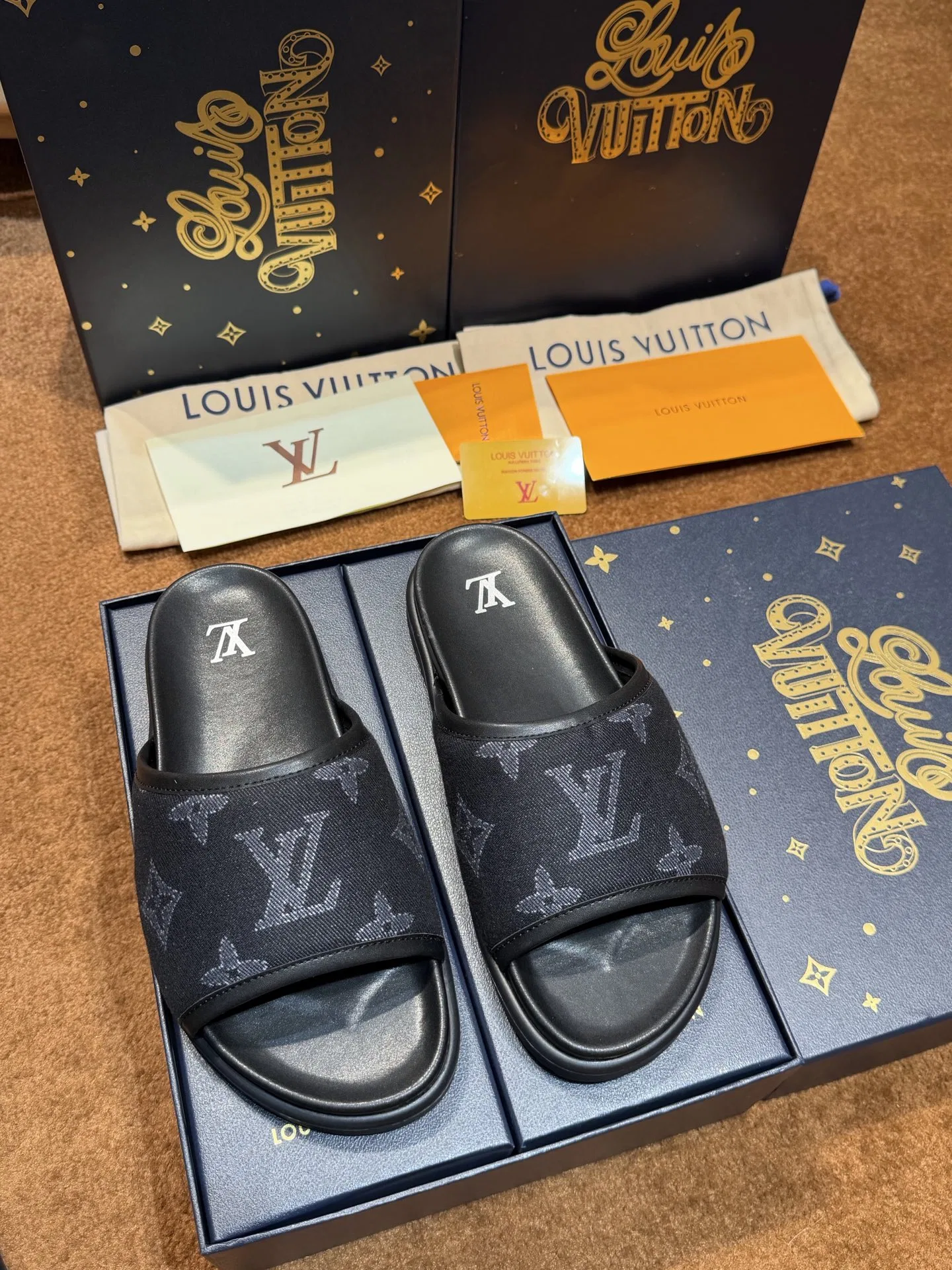 LV 27FW LDWAQLG 024 슬리퍼