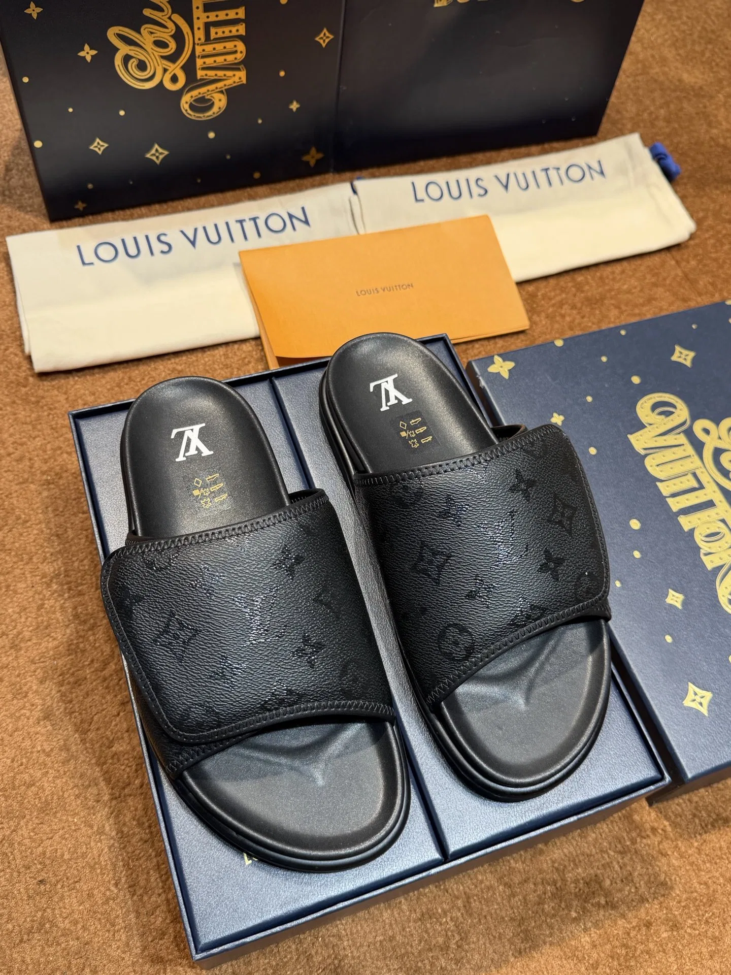 LV 27FW LDWAQLG 025 슬리퍼