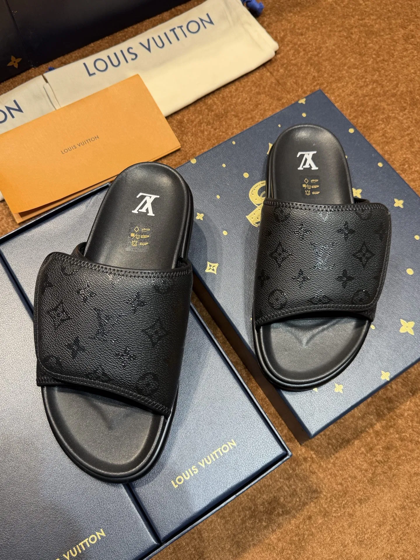 LV 27FW LDWAQLG 025 슬리퍼 4