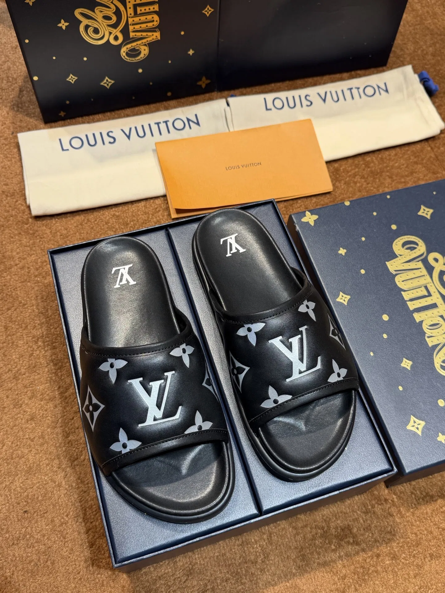 LV 27FW LDWAQLG 026 슬리퍼