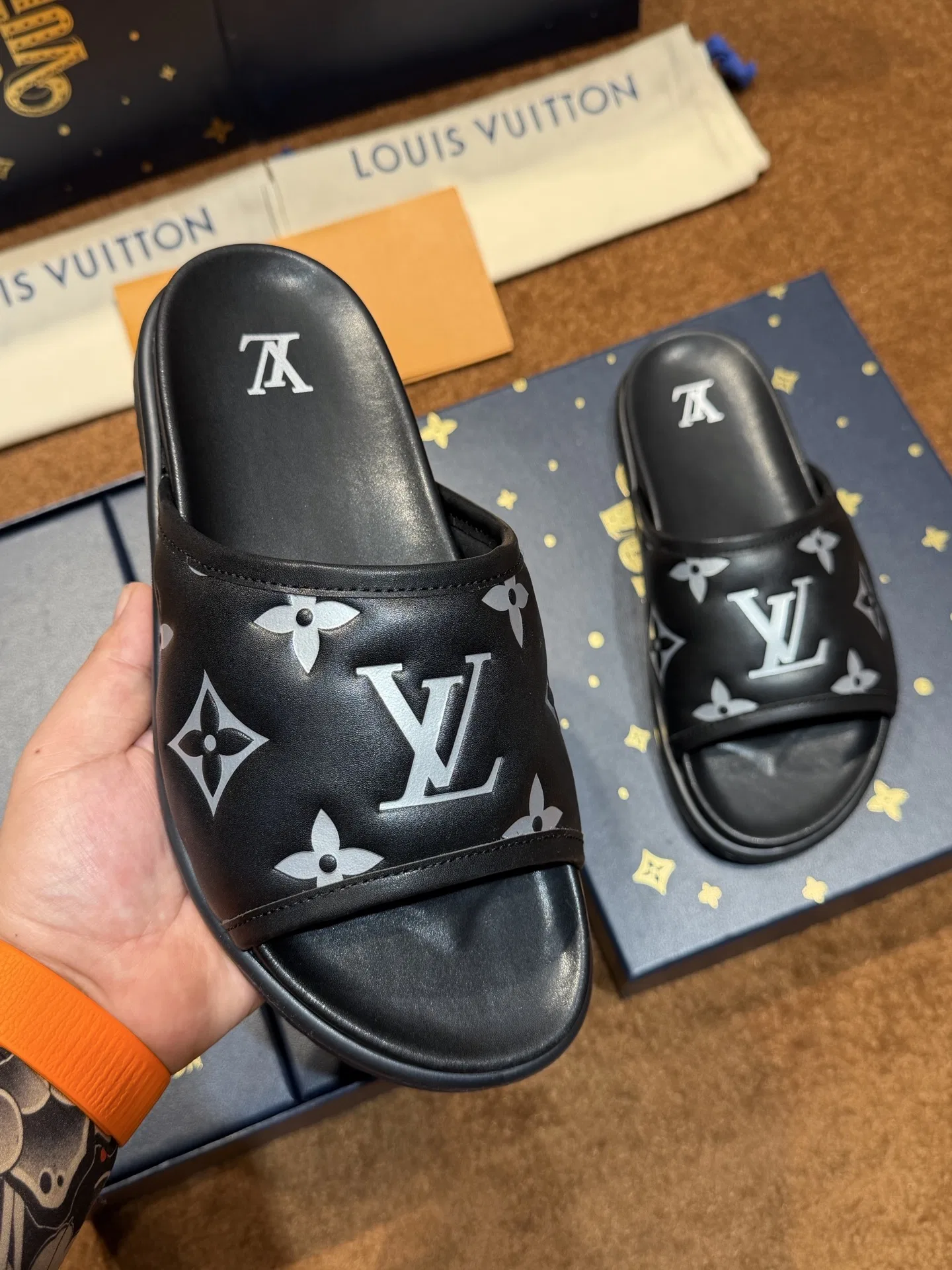 LV 27FW LDWAQLG 026 슬리퍼 5