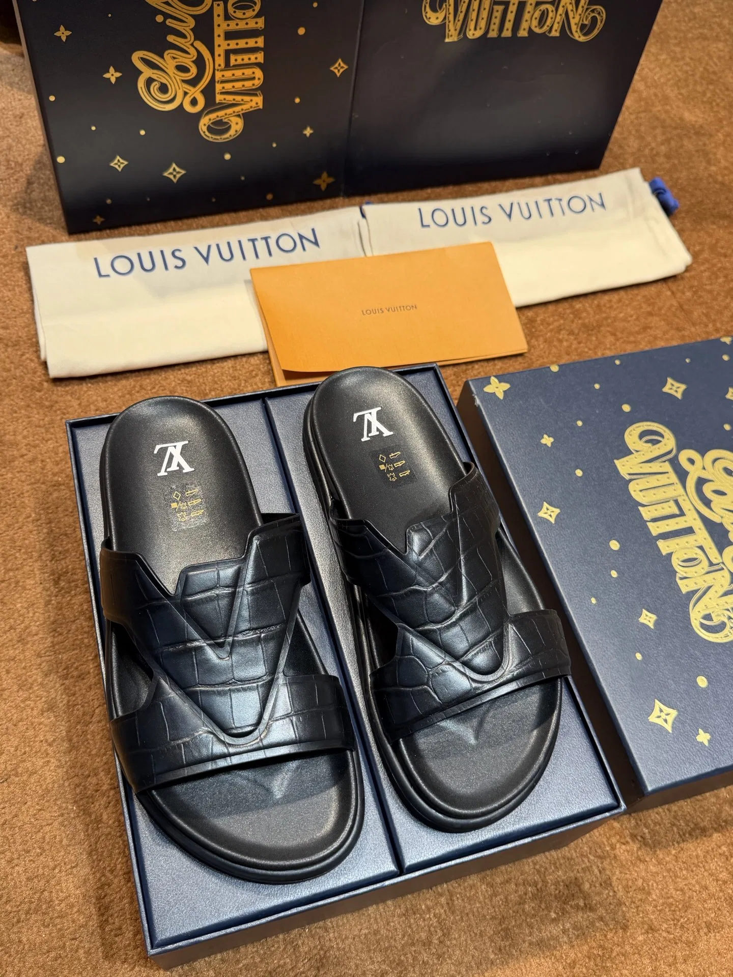LV 27FW LDWAQLG 027 슬리퍼