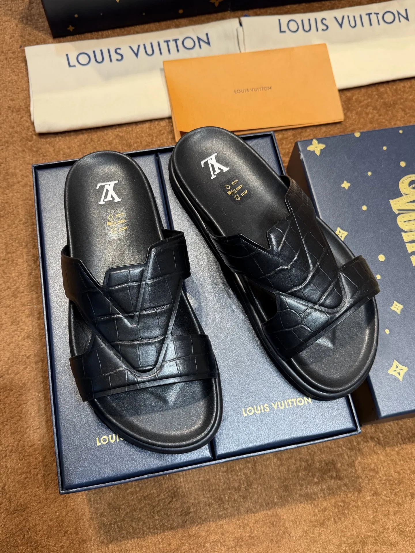 LV 27FW LDWAQLG 027 슬리퍼 3