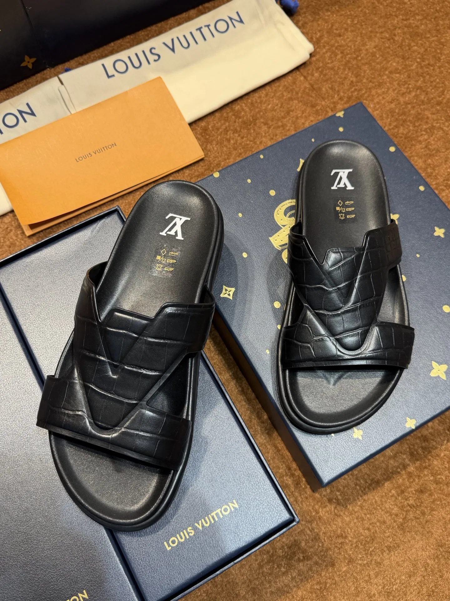 LV 27FW LDWAQLG 027 슬리퍼 4