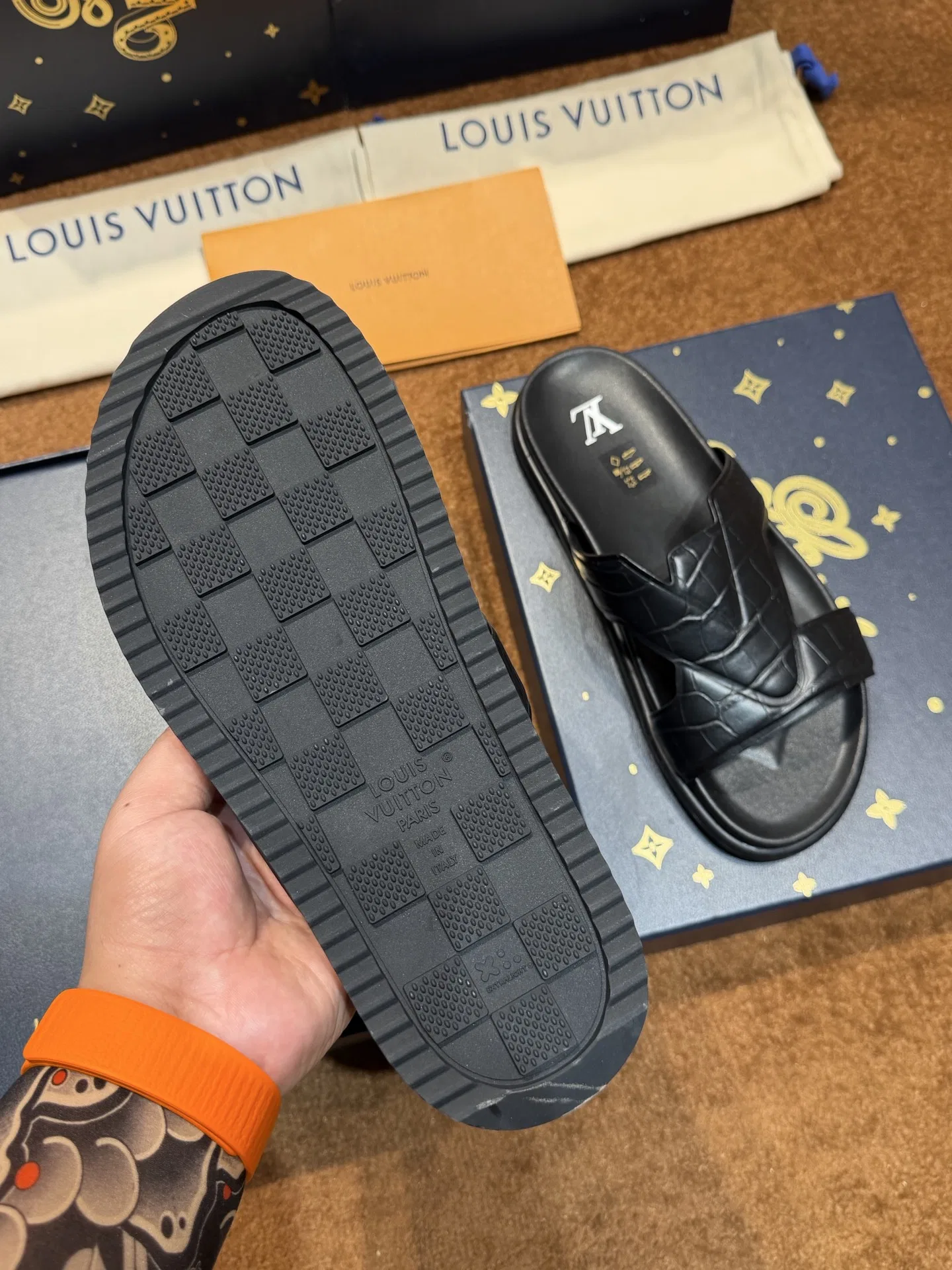 LV 27FW LDWAQLG 027 슬리퍼 6
