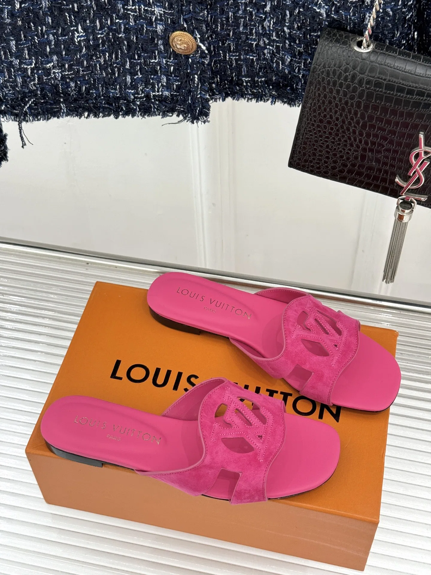LV 27FW LDWAQLG 051 슬리퍼 3