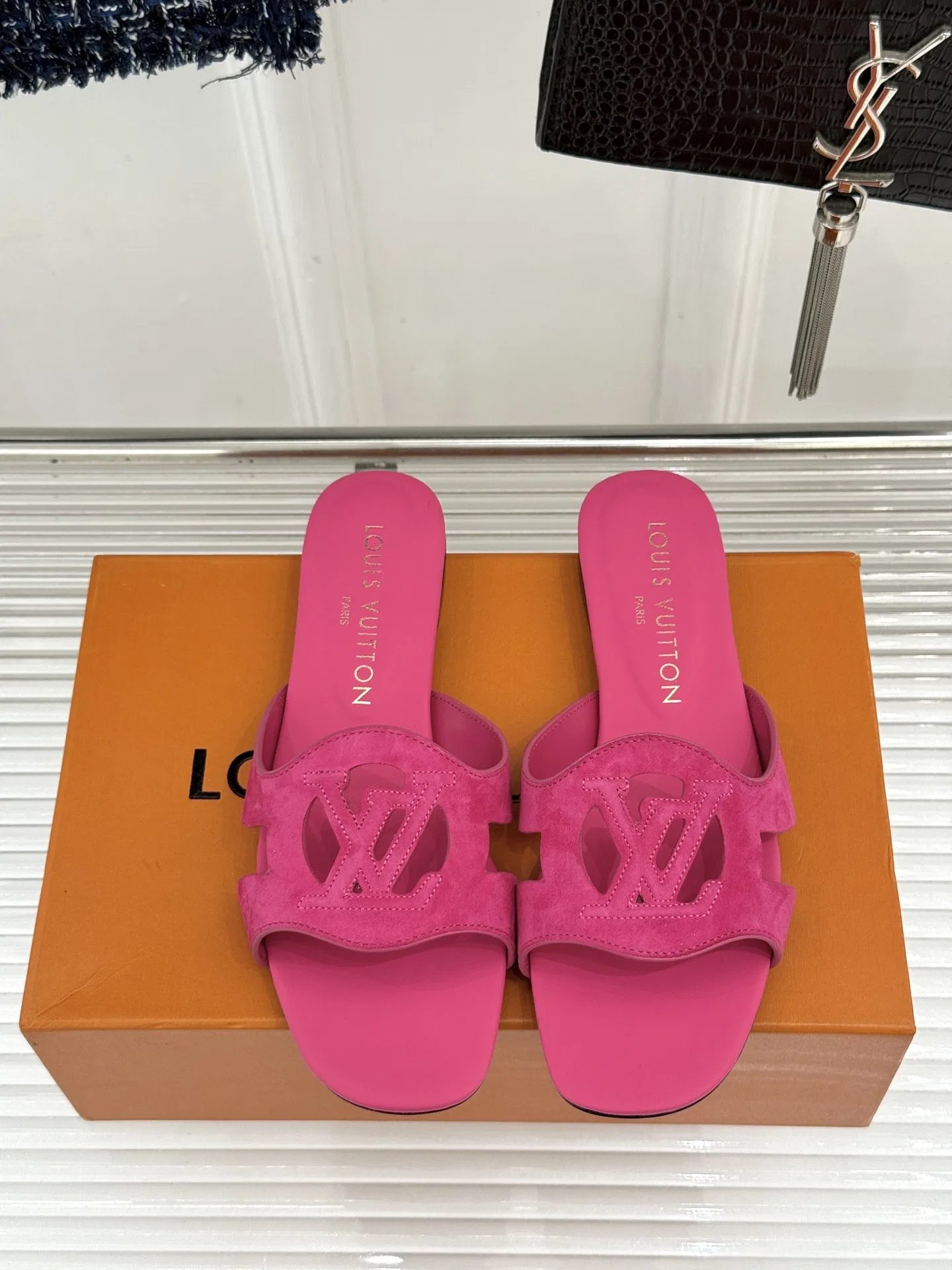 LV 27FW LDWAQLG 051 슬리퍼 4