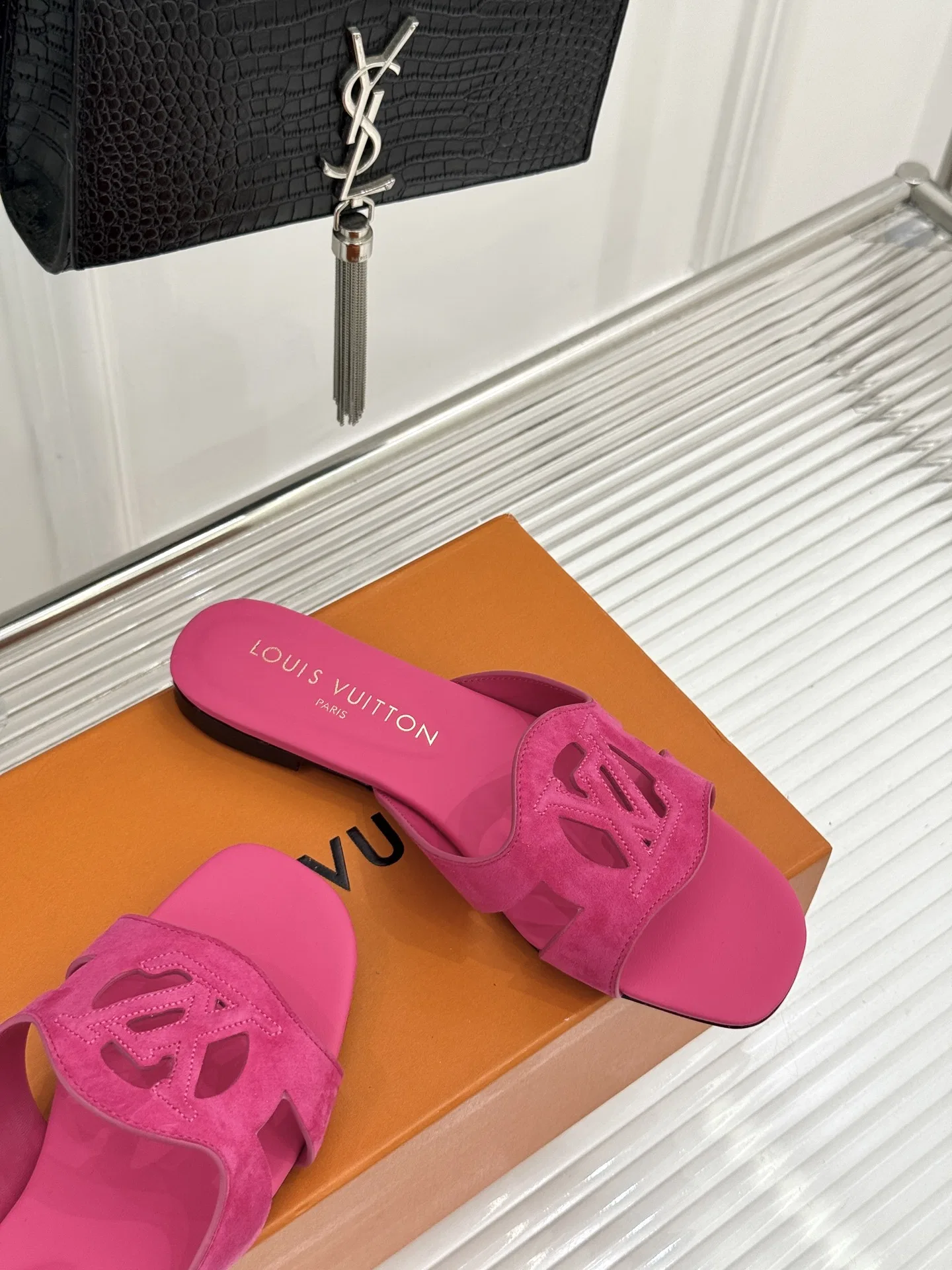 LV 27FW LDWAQLG 051 슬리퍼 5