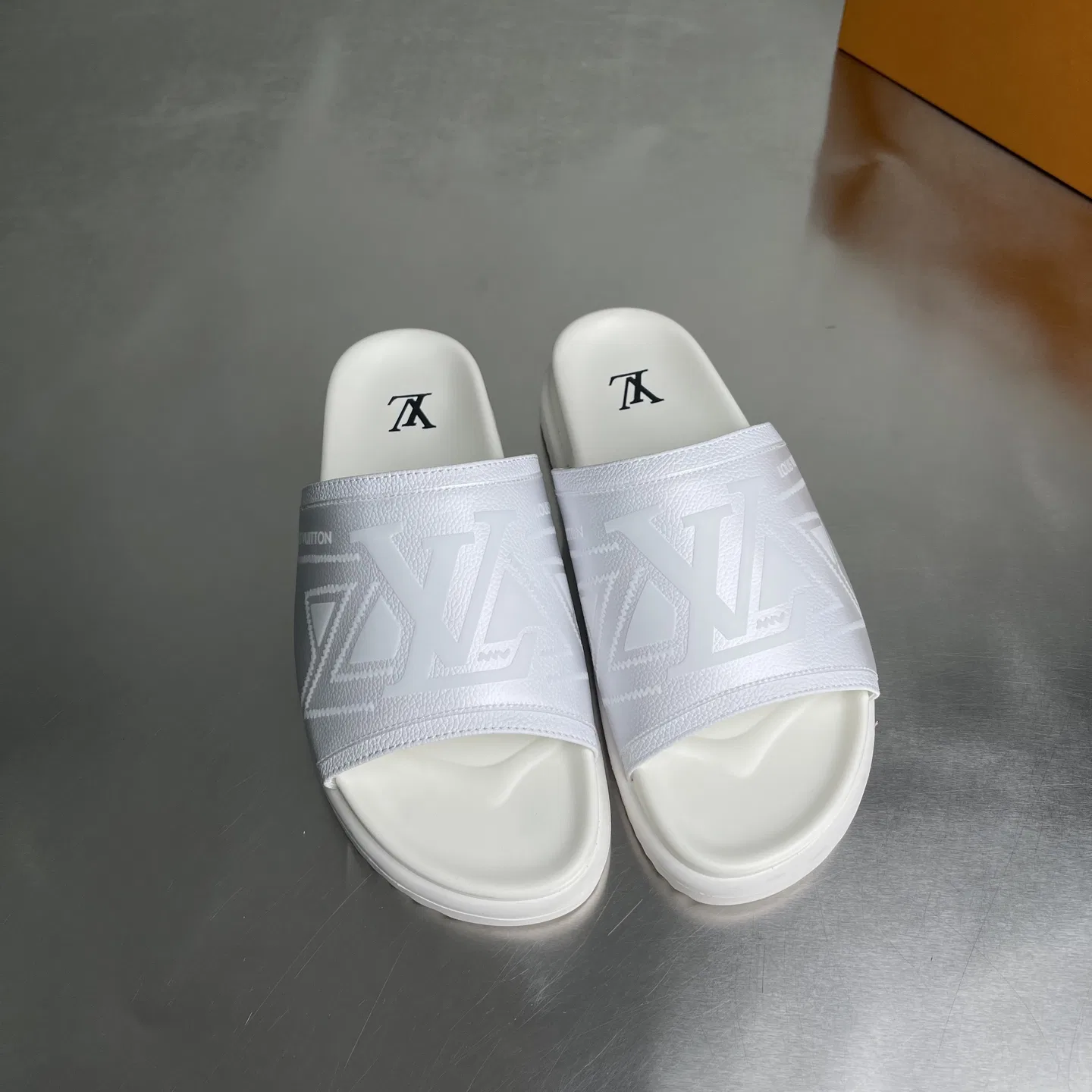 LV 27FW LDWAQLG 055 슬리퍼 5