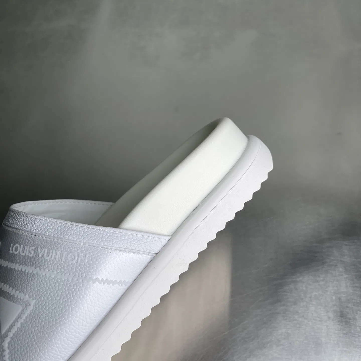 LV 27FW LDWAQLG 055 슬리퍼 6