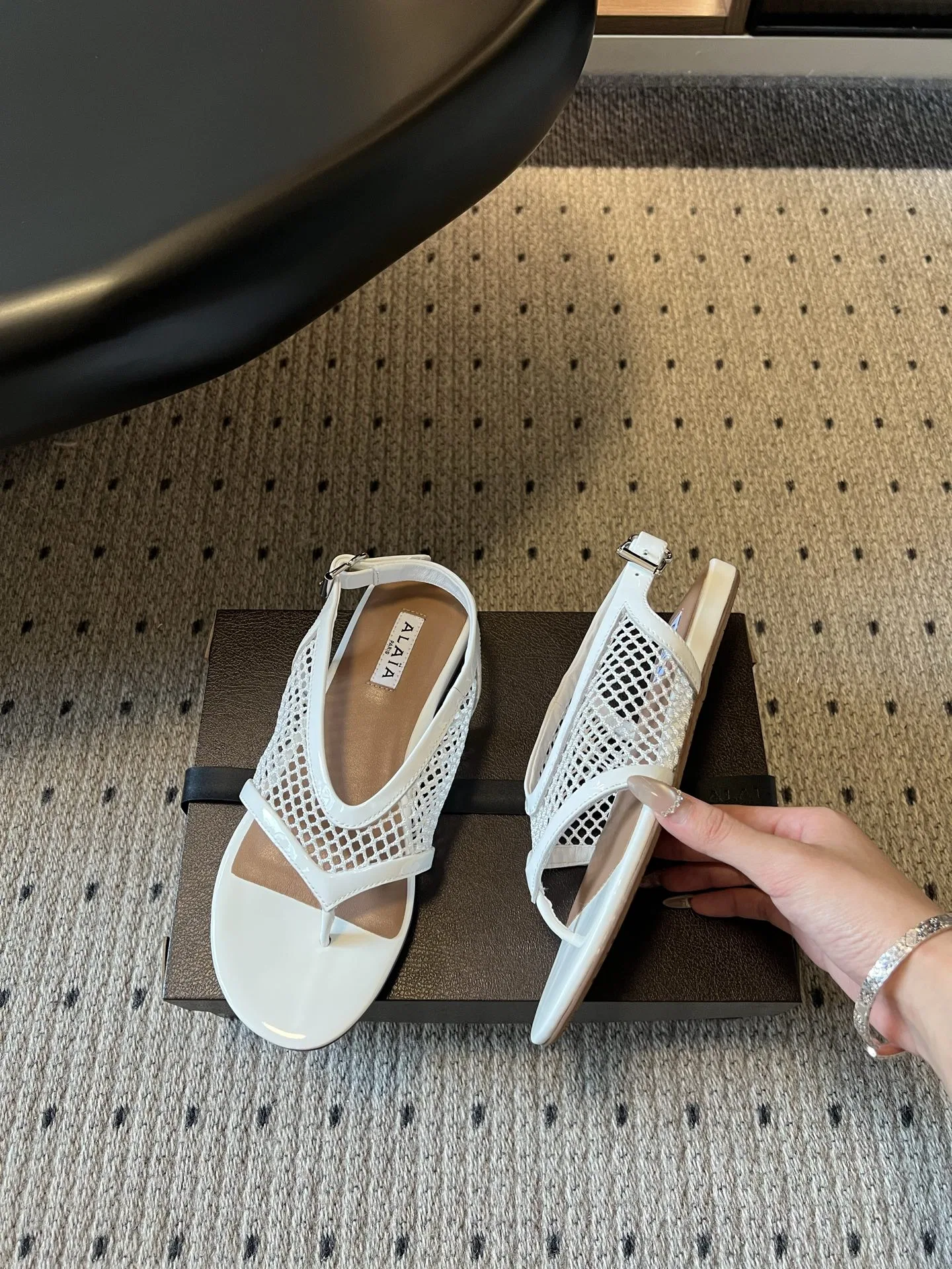 ALAIA 27FW WAUSUNH 004 쪼리 4