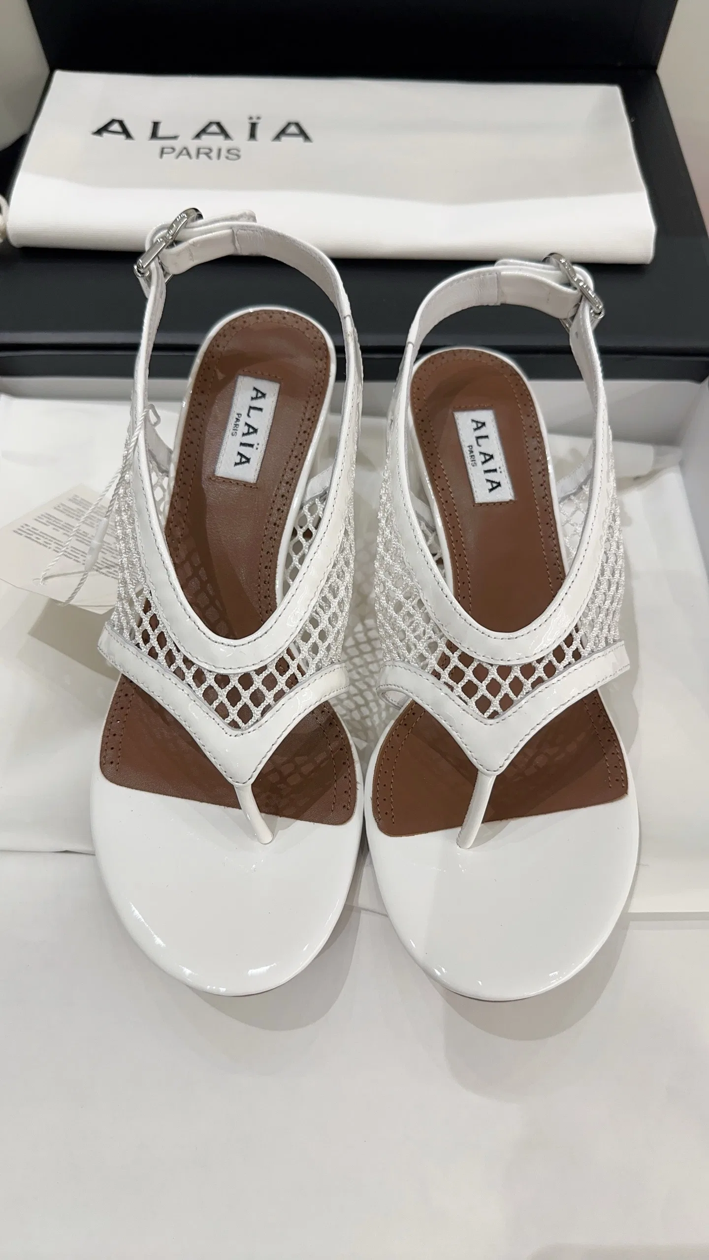 ALAIA 27FW WAUSUNH 005 쪼리