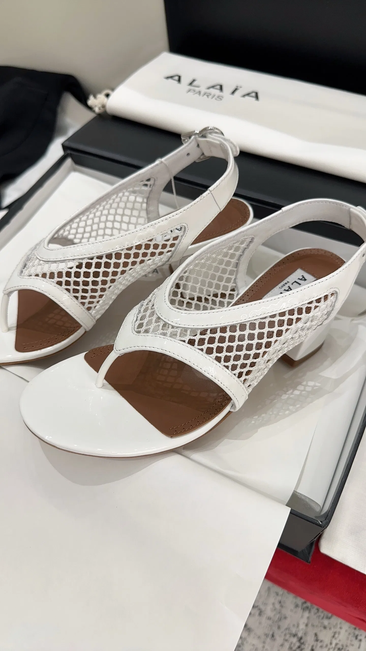ALAIA 27FW WAUSUNH 005 쪼리 4