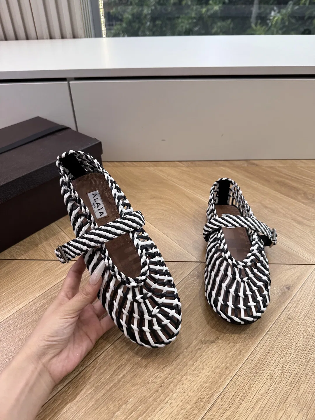 ALAIA 27FW WAUSUNH 017 플랫슈즈