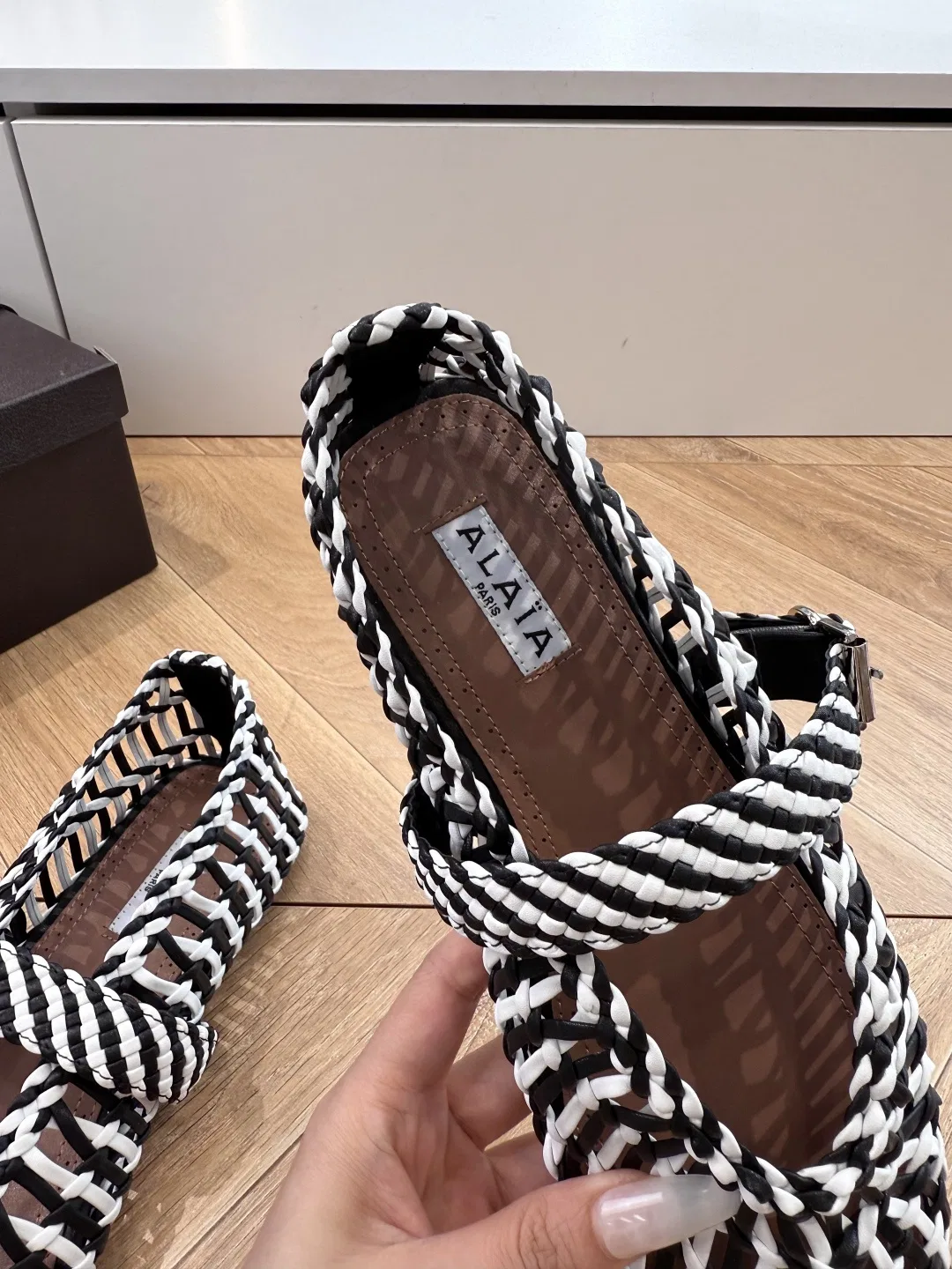ALAIA 27FW WAUSUNH 017 플랫슈즈 4
