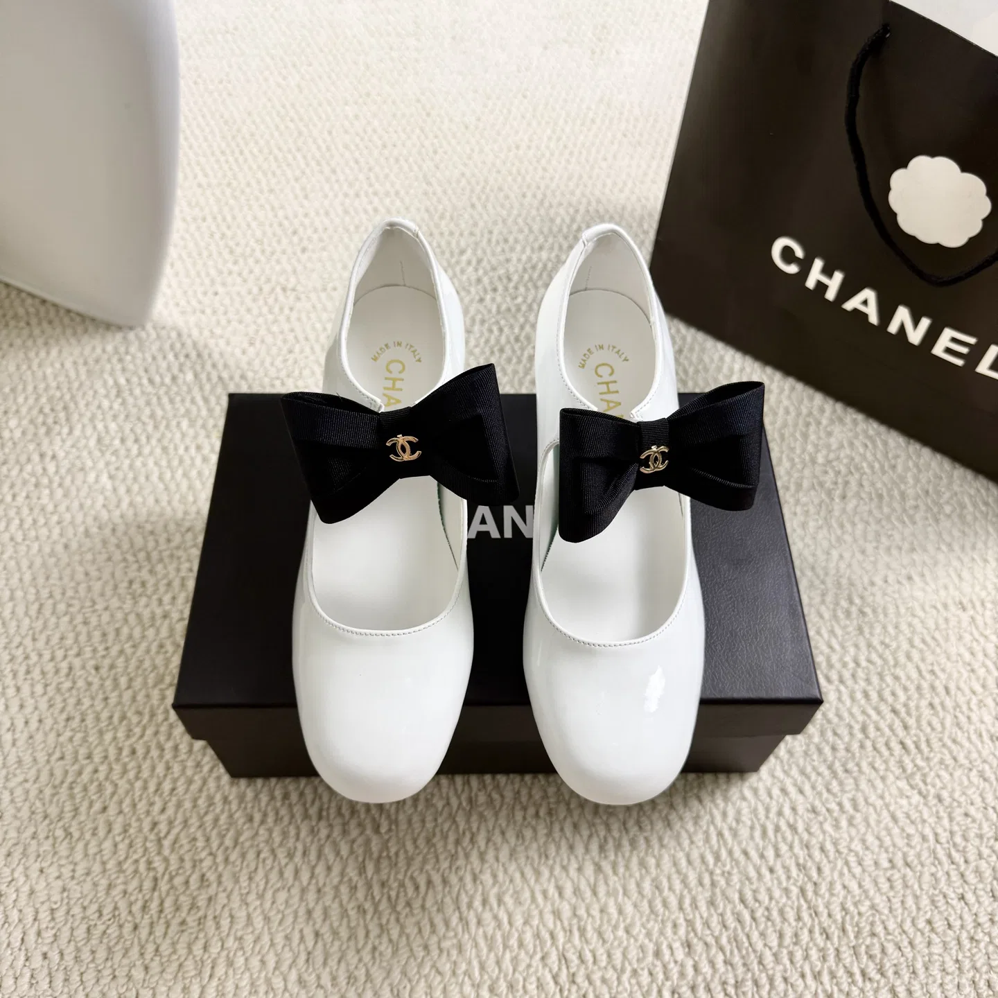 CHA 27FW FKQSBKQ 162 플랫슈즈