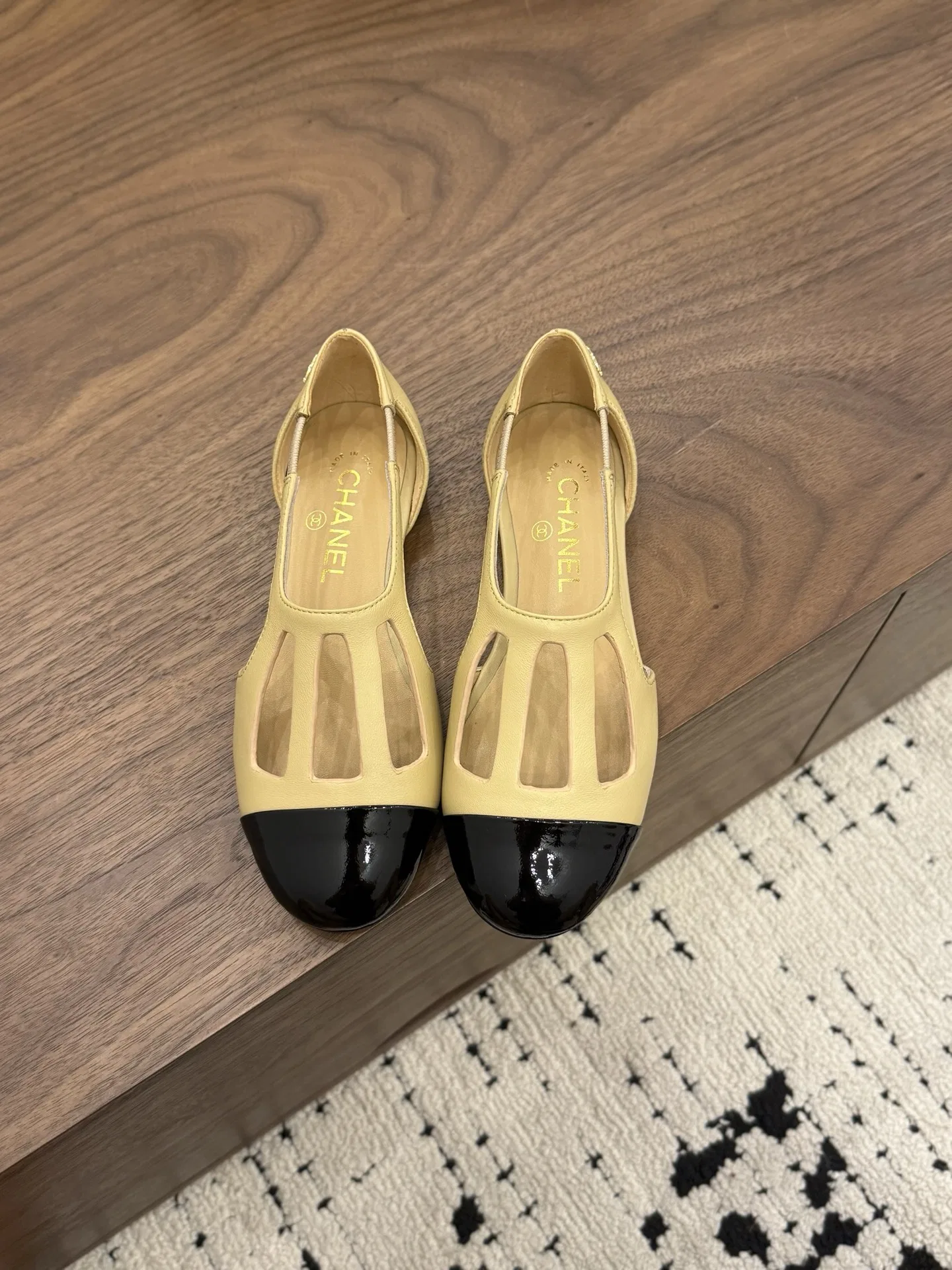 CHA 27FW MSEOZZY 002 플랫슈즈