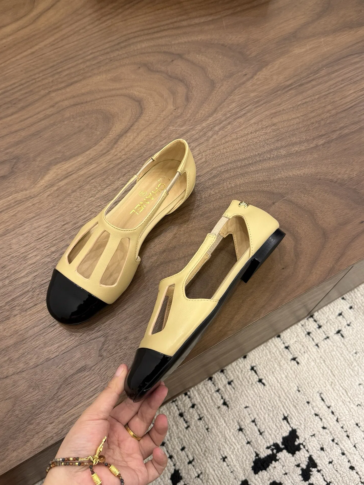 CHA 27FW MSEOZZY 002 플랫슈즈 3