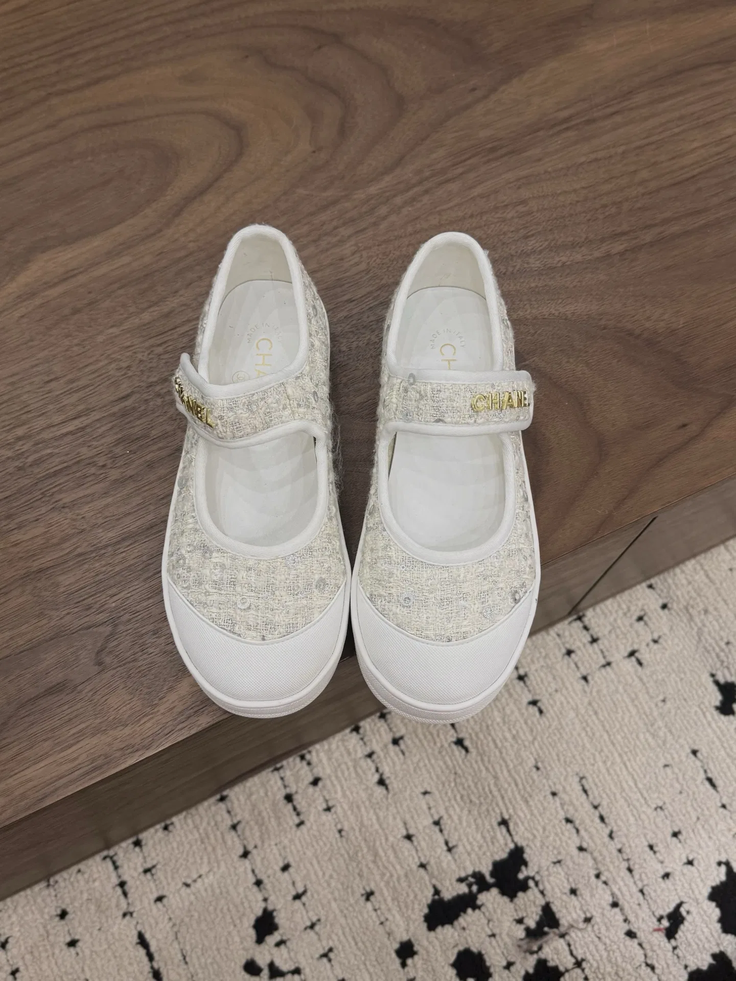 CHA 27FW MSEOZZY 016 플랫슈즈