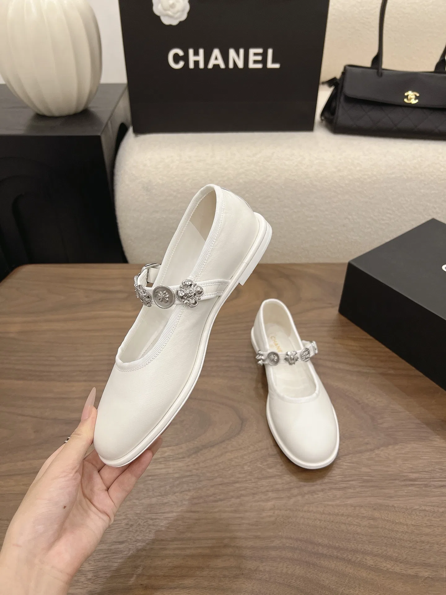 CHA 27FW MSEOZZY 129 플랫슈즈 4