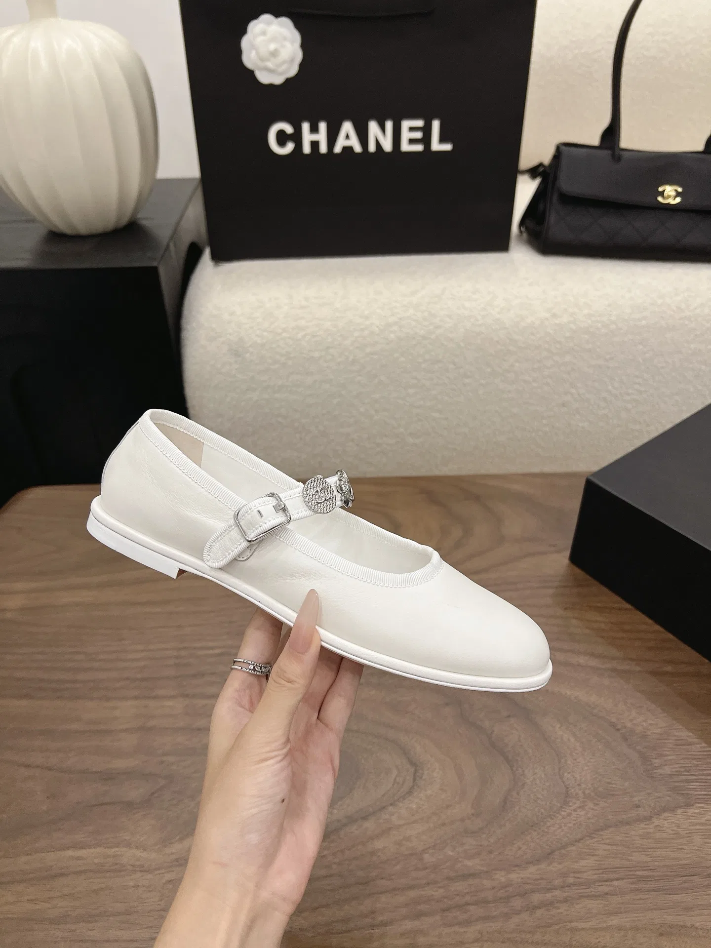 CHA 27FW MSEOZZY 129 플랫슈즈 5