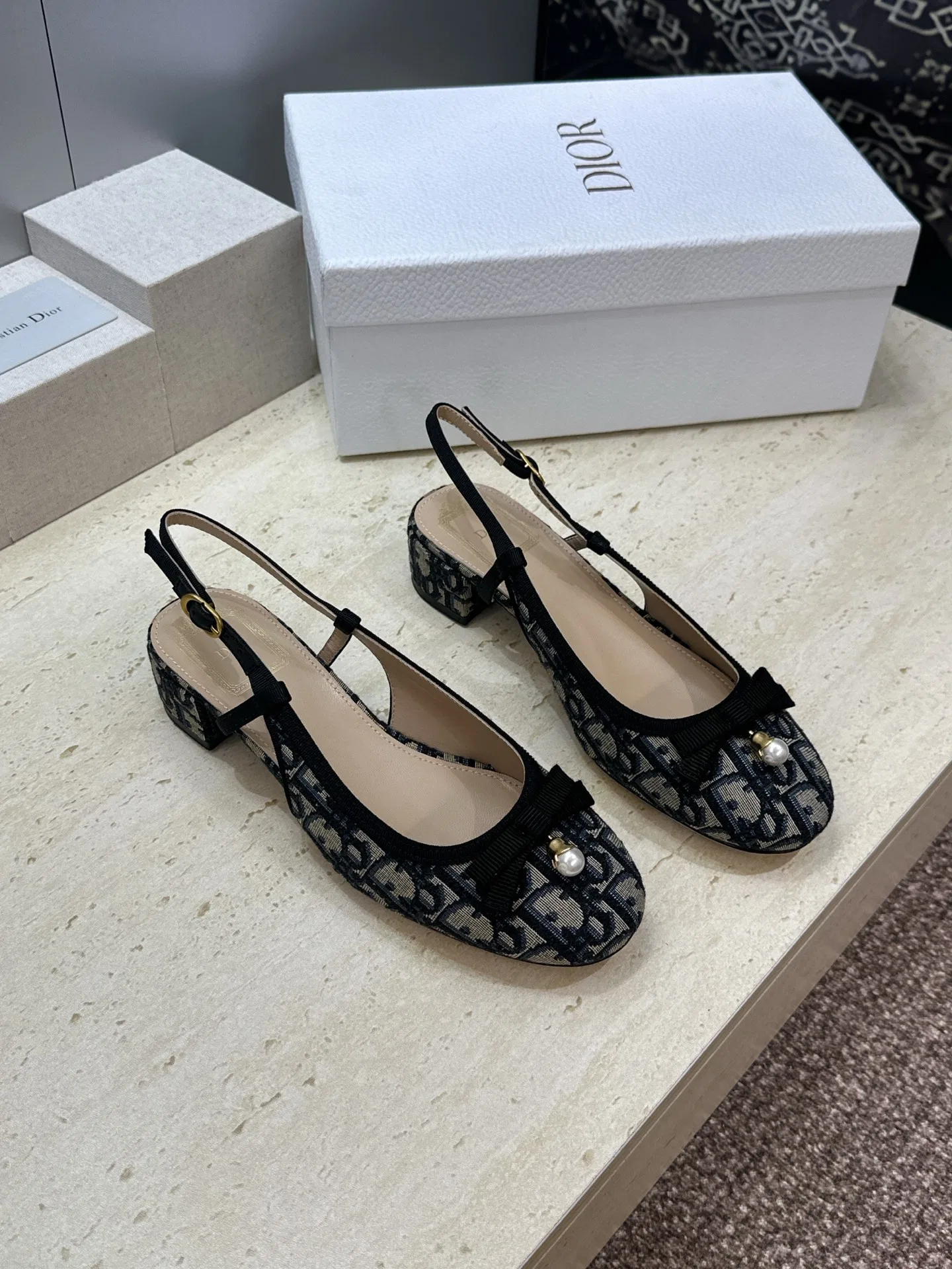 DIO 27FW YPLVSJI 027 플랫슈즈