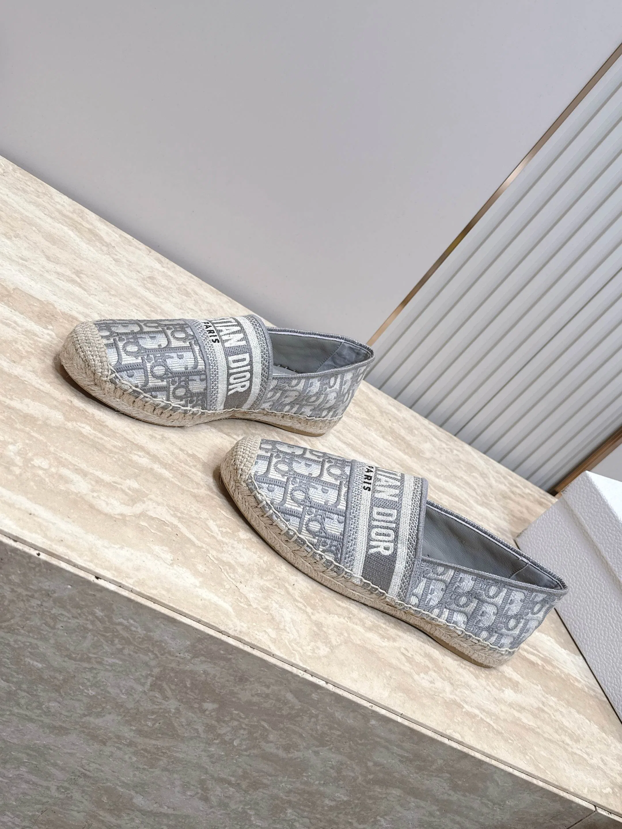 DIO 27FW YPLVSJI 052 플랫슈즈