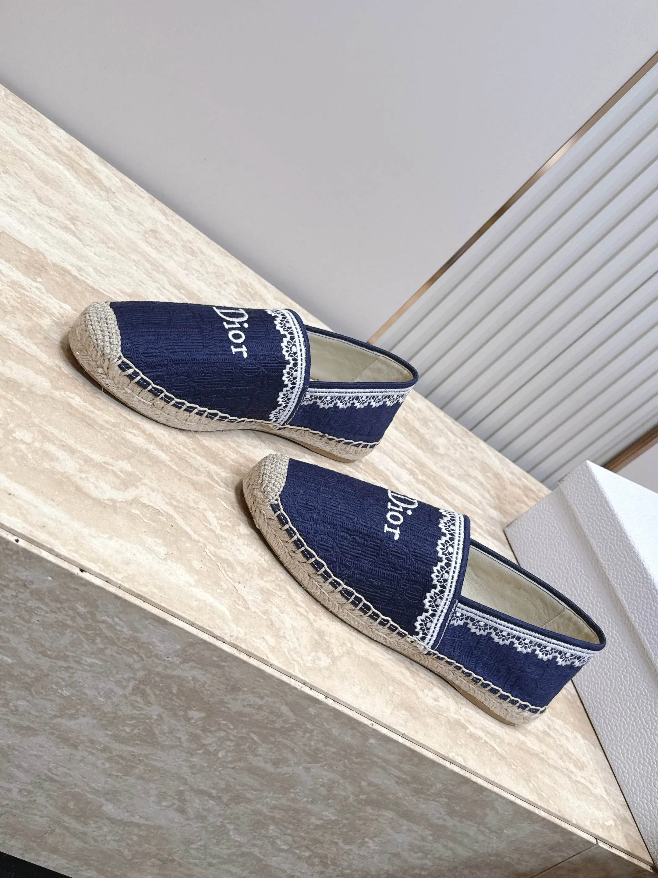 DIO 27FW YPLVSJI 053 플랫슈즈