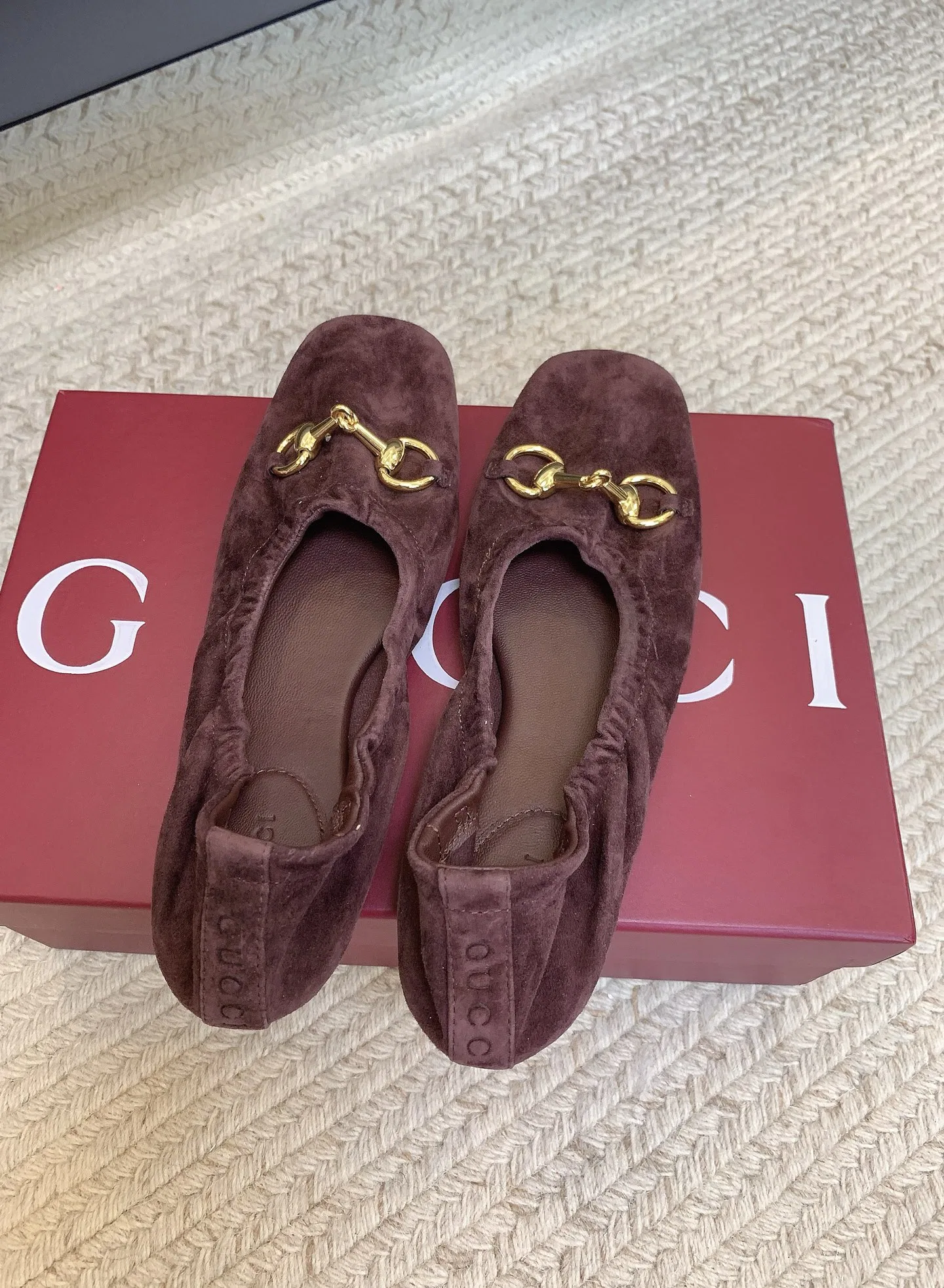 GU 27FW VGTHAQQ 032 플랫슈즈