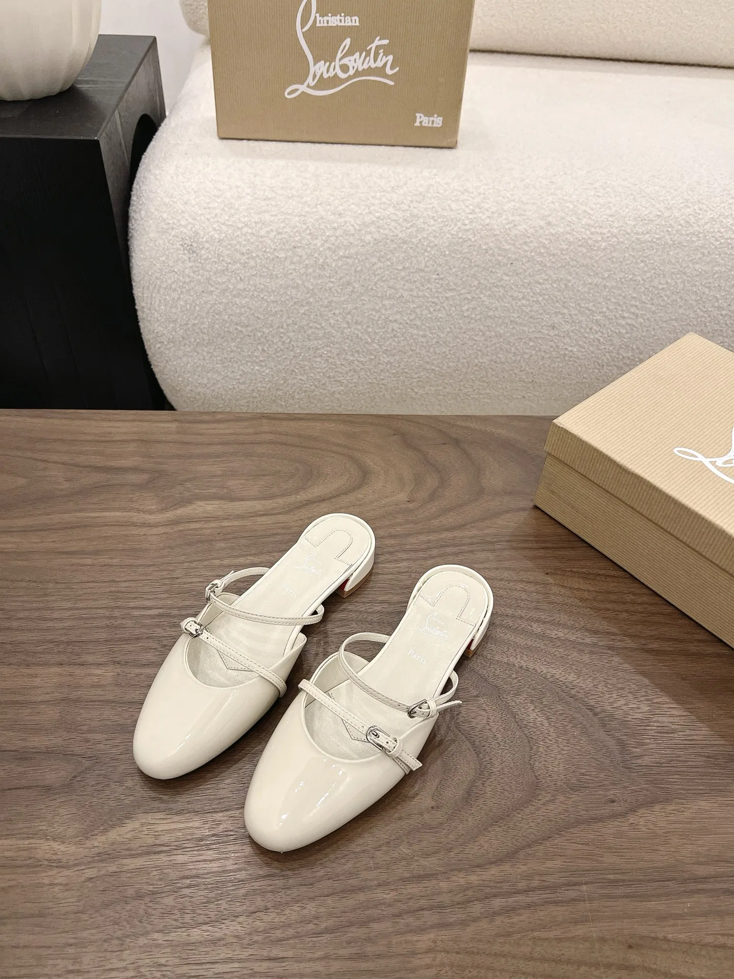 LOUBOUTIN 27FW MSFBUNF 003 플랫슈즈