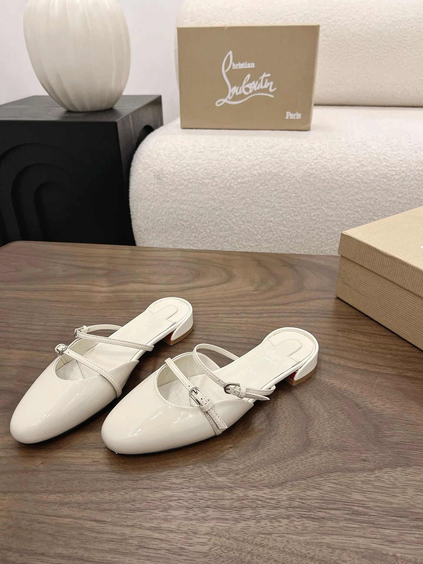 LOUBOUTIN 27FW MSFBUNF 003 플랫슈즈 3