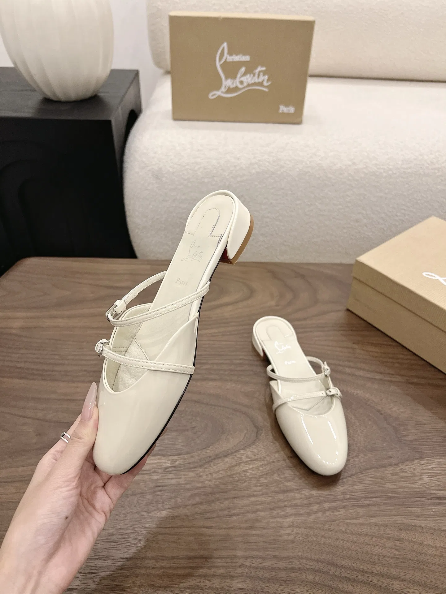 LOUBOUTIN 27FW MSFBUNF 003 플랫슈즈 4