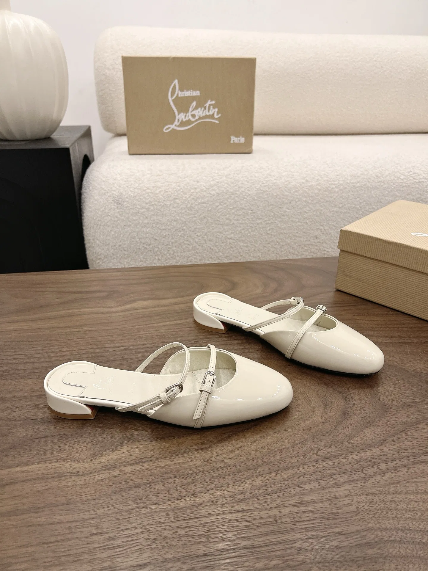 LOUBOUTIN 27FW MSFBUNF 003 플랫슈즈 6
