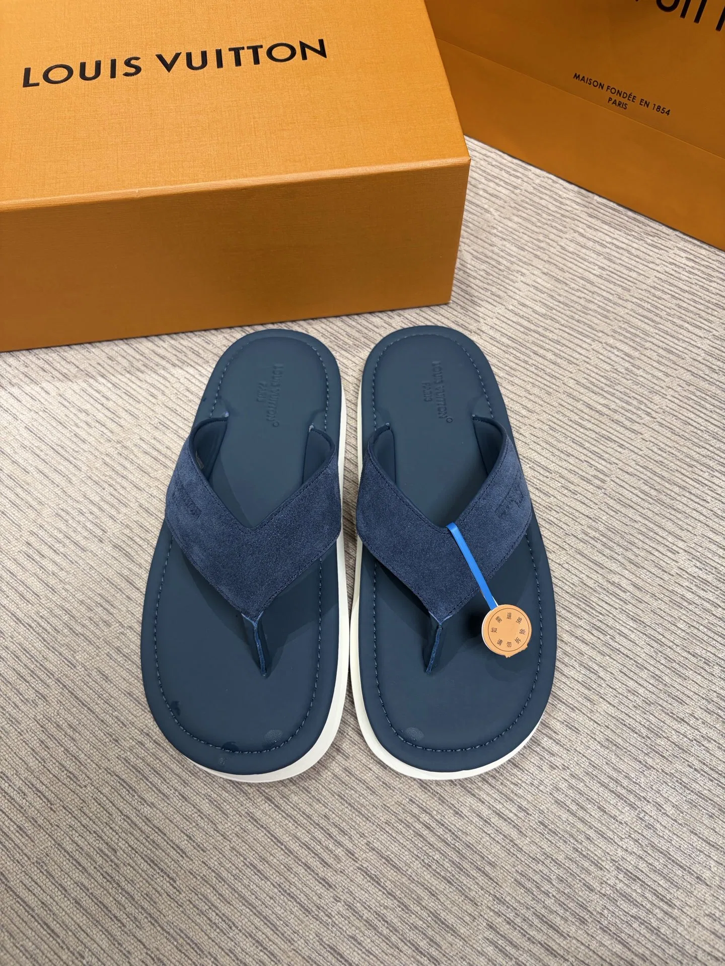 LV 27FW BXZUBKP 012 쪼리