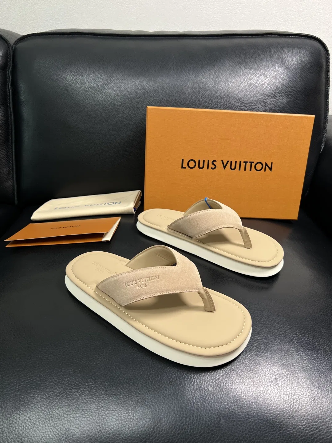 LV 27FW HOSLVLO 007 쪼리