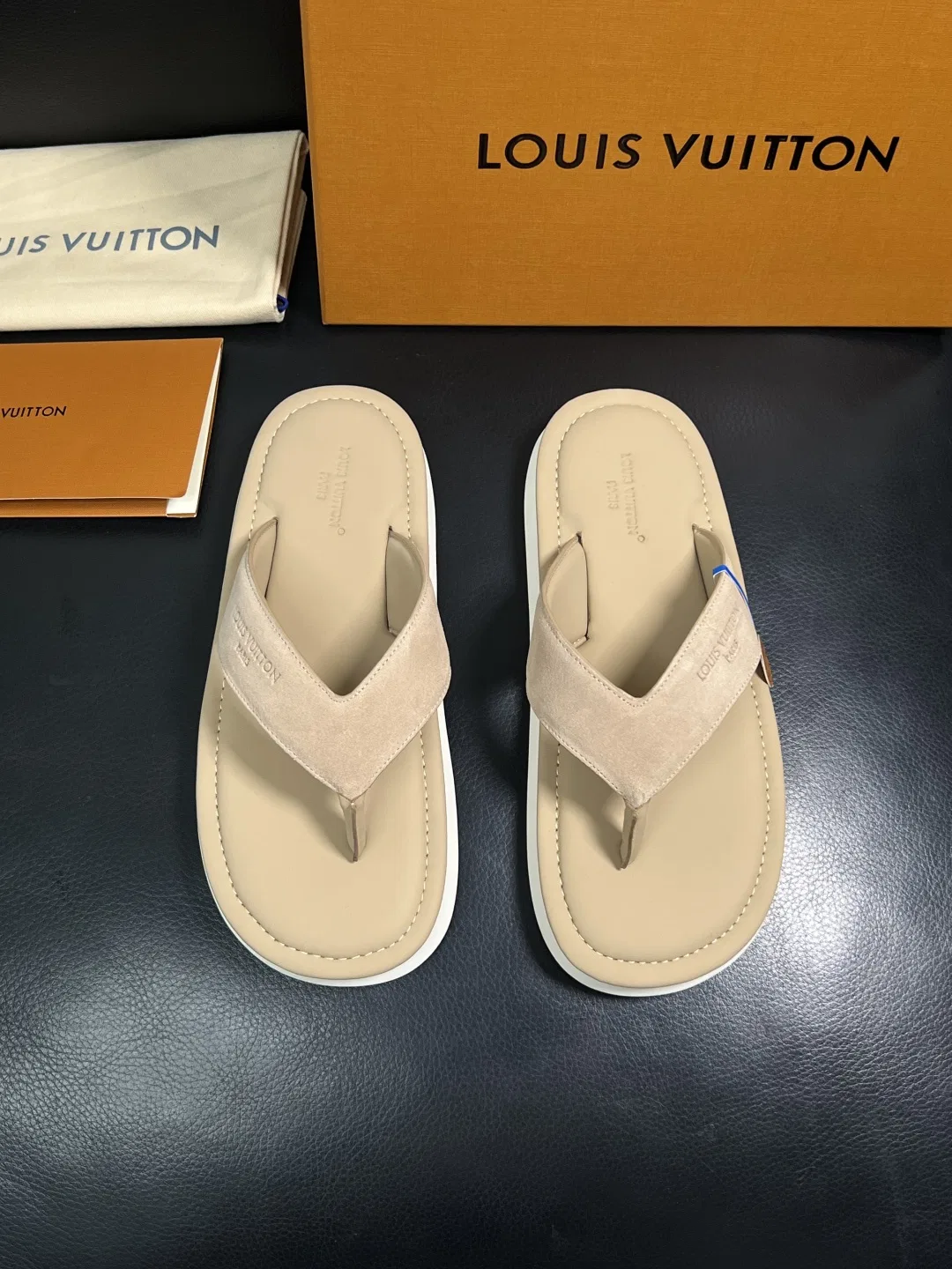 LV 27FW HOSLVLO 007 쪼리 3