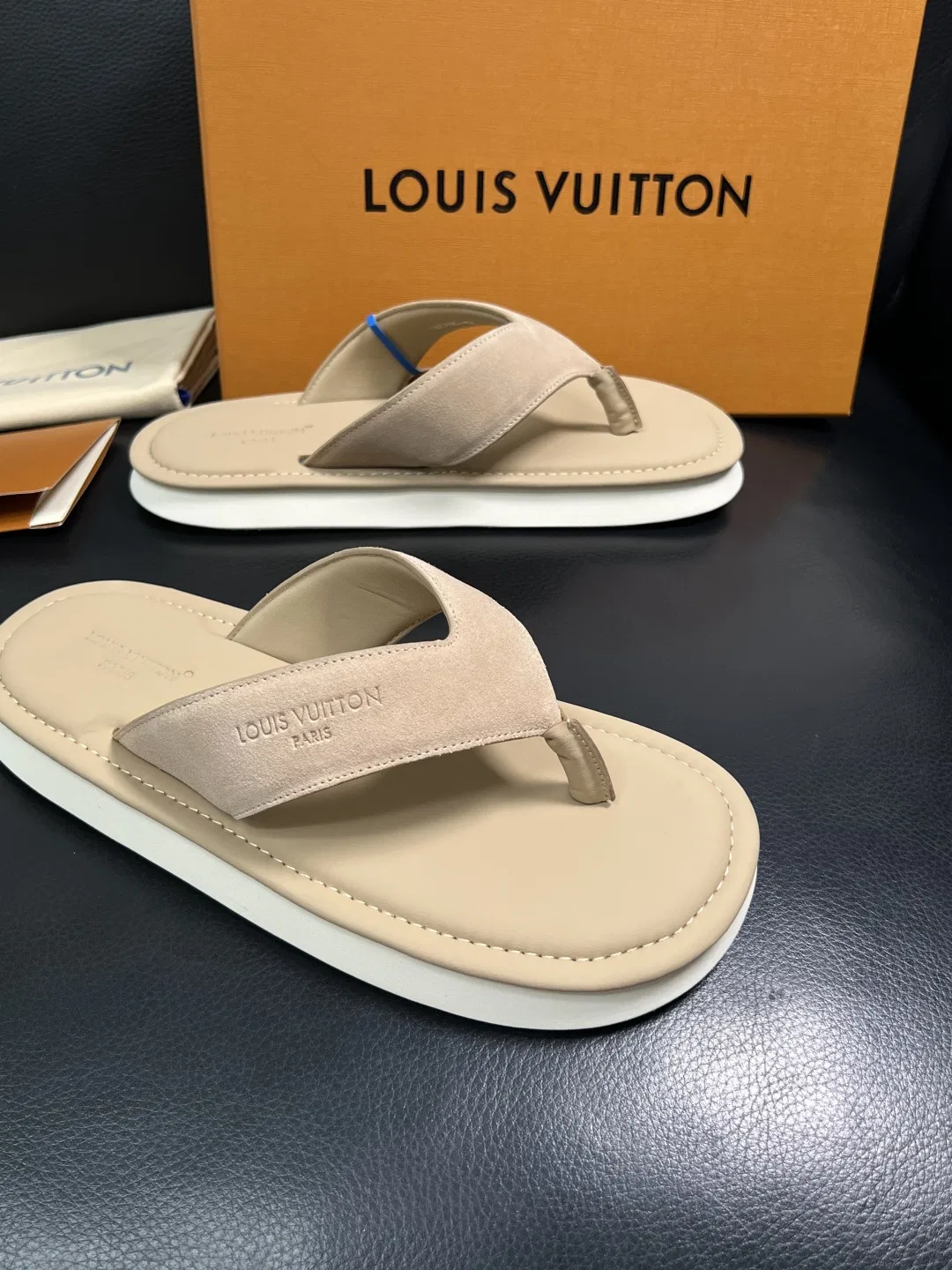 LV 27FW HOSLVLO 007 쪼리 6