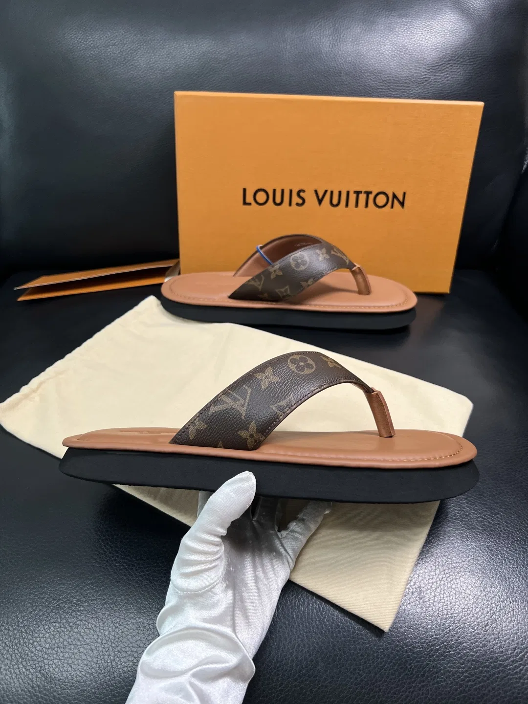 LV 27FW HOSLVLO 008 쪼리 4