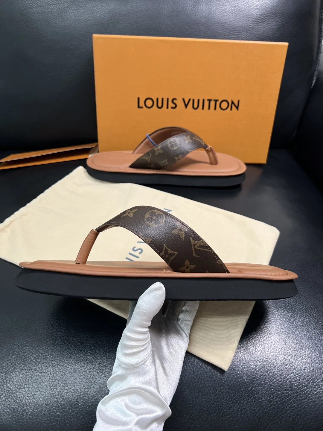 LV 27FW HOSLVLO 008 쪼리 5