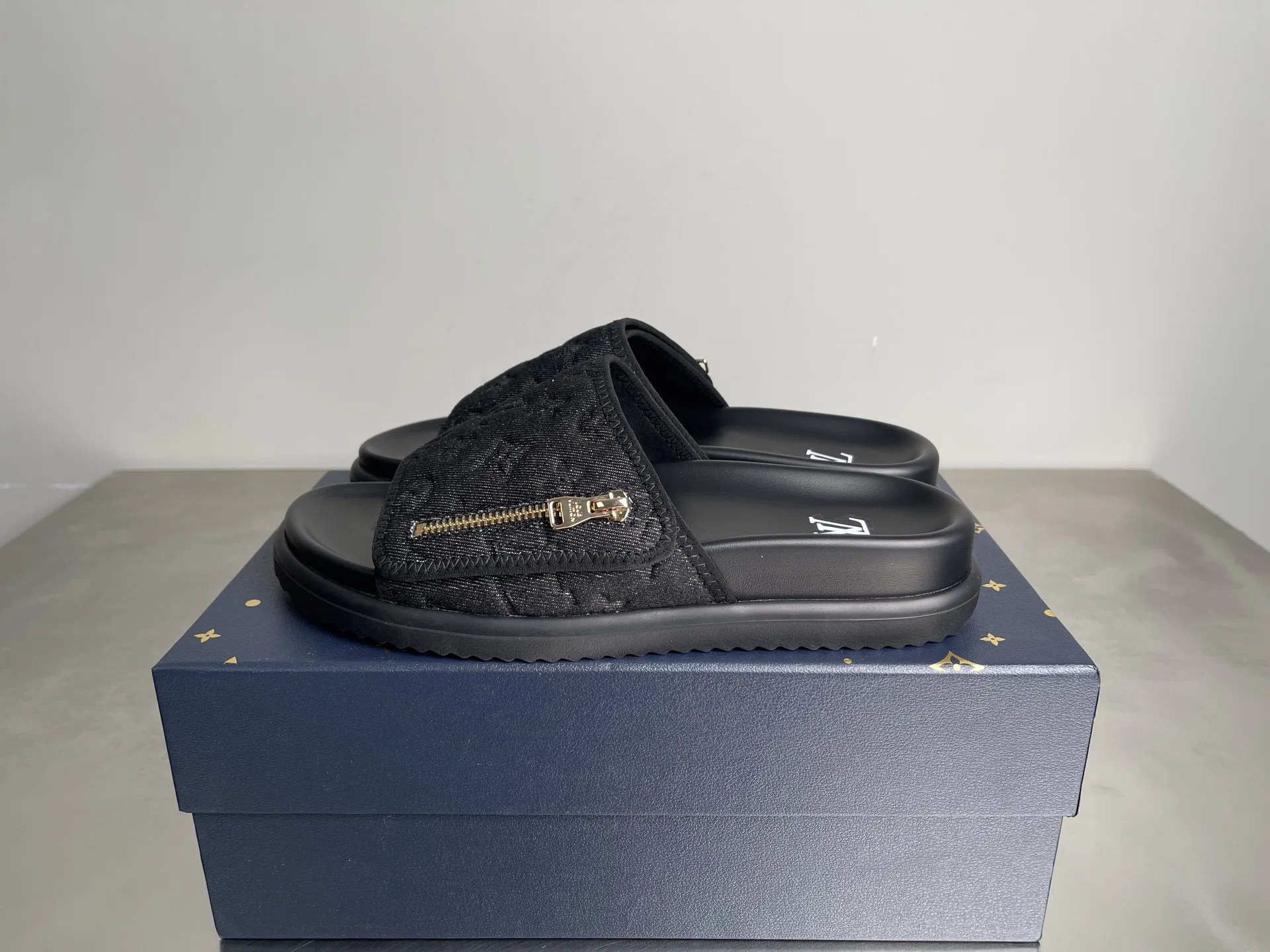 LV 27FW LDWAQLG 061 슬리퍼