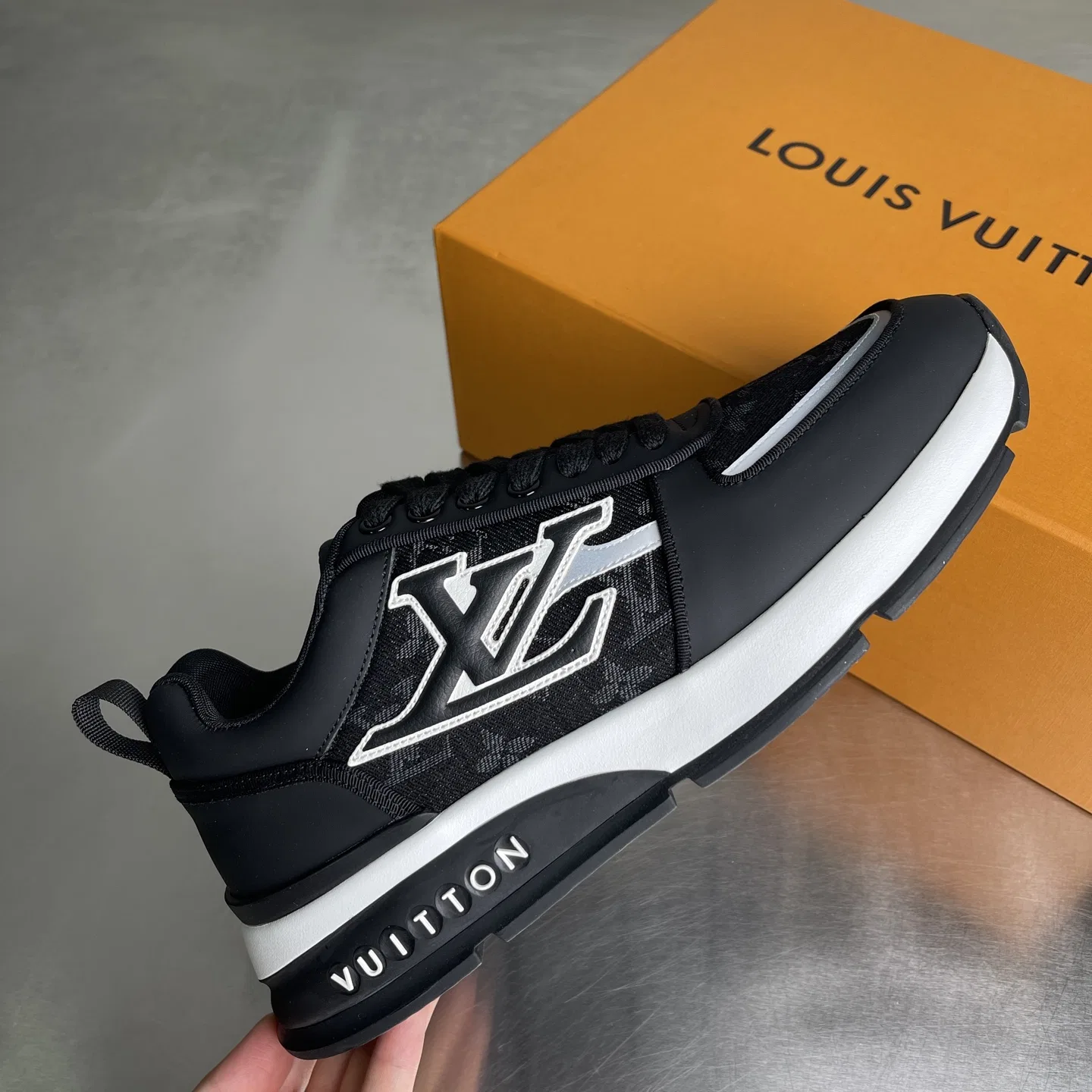 LV 27FW LDWAQLG 066 스니커즈 4