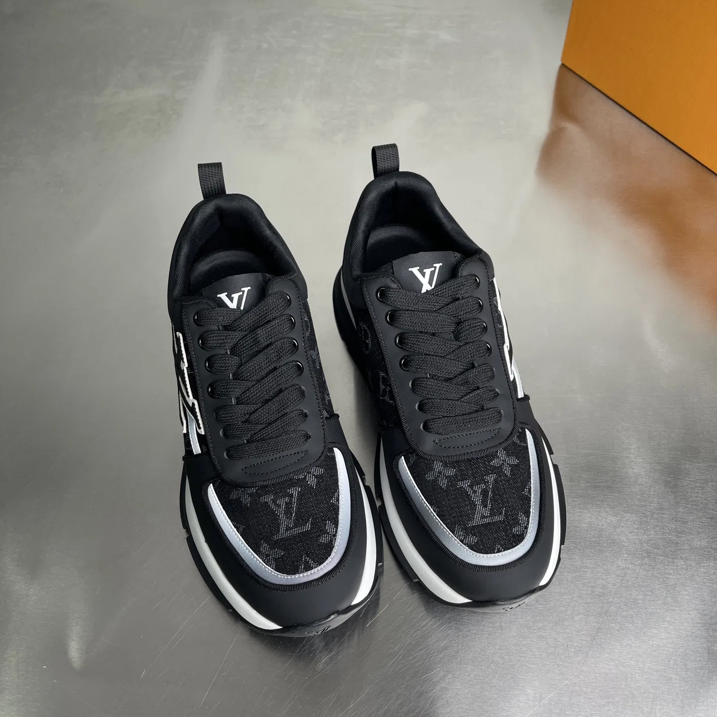 LV 27FW LDWAQLG 066 스니커즈 6