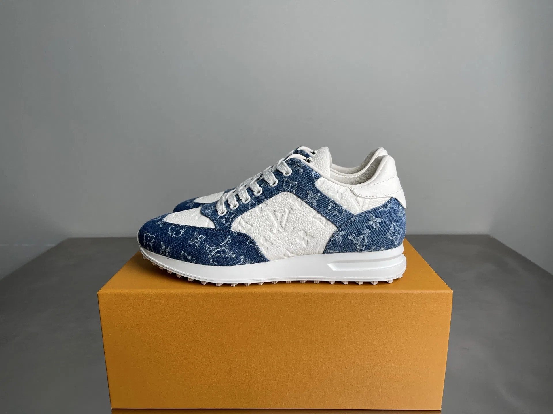 LV 27FW LDWAQLG 069 스니커즈