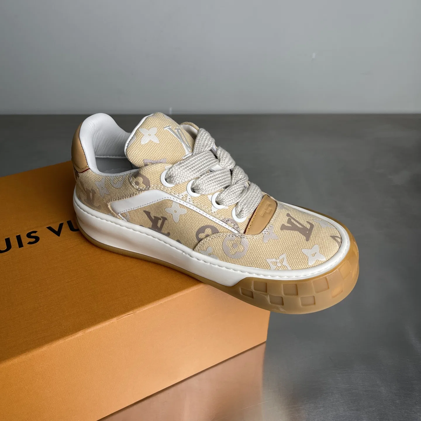 LV 27FW LDWAQLG 071 스니커즈 3