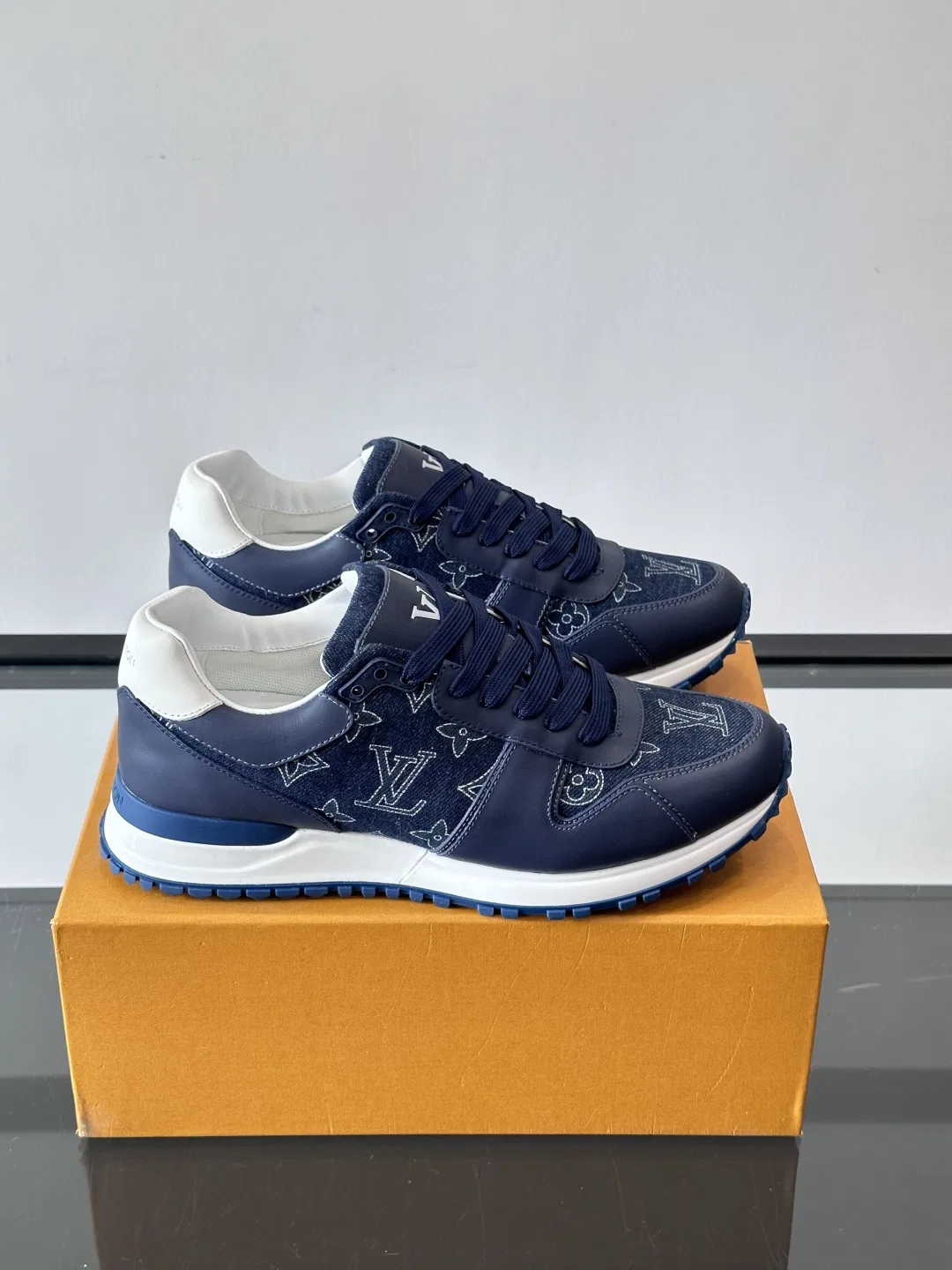LV 27FW LDWAQLG 075 스니커즈