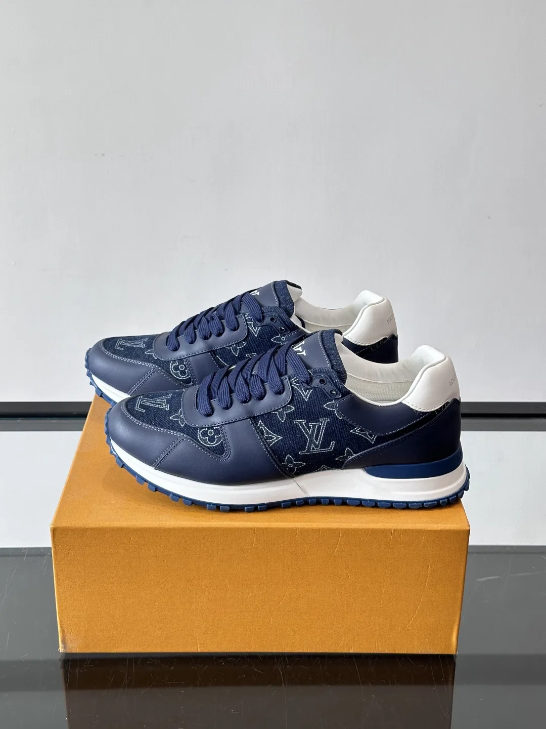 LV 27FW LDWAQLG 075 스니커즈 3