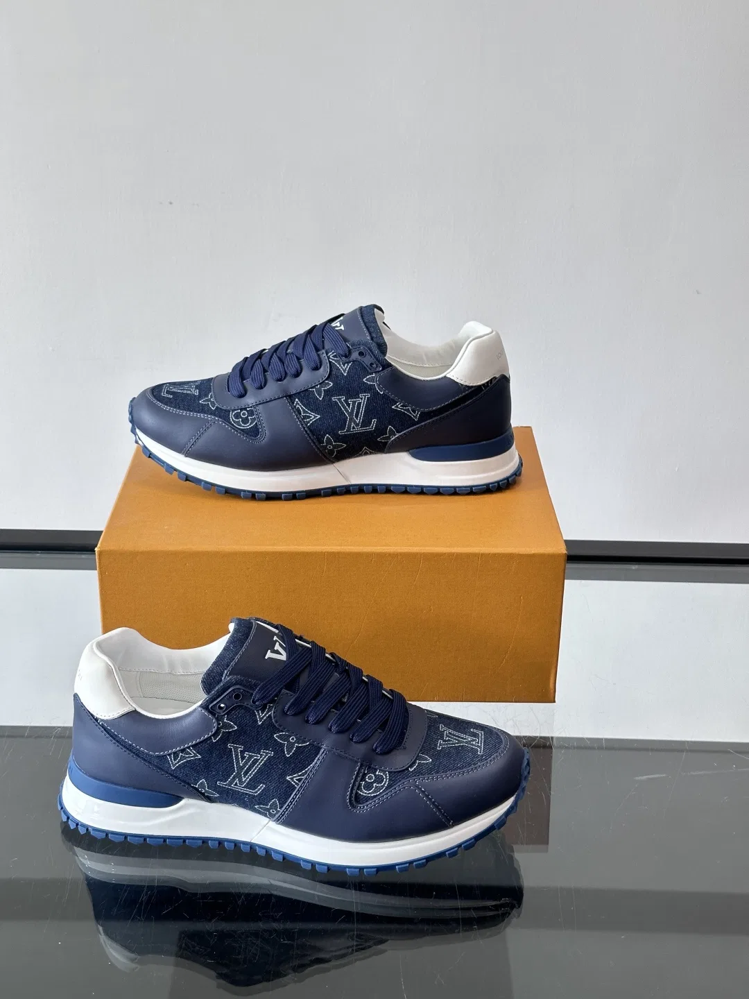LV 27FW LDWAQLG 075 스니커즈 4