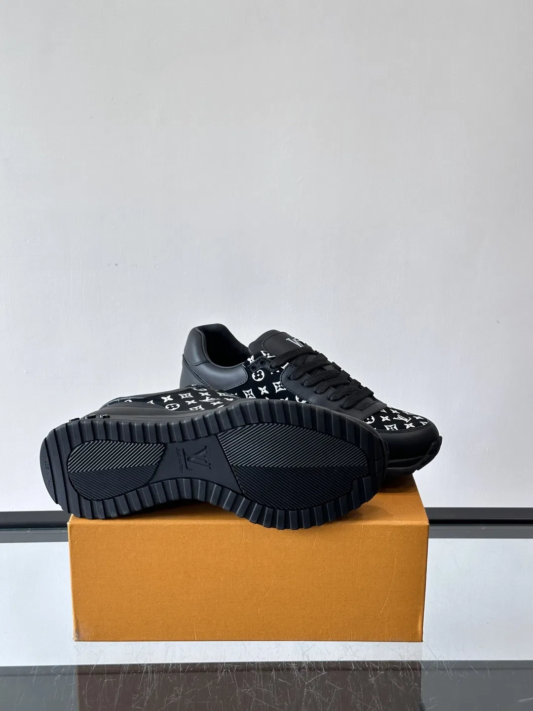 LV 27FW LDWAQLG 076 스니커즈 5
